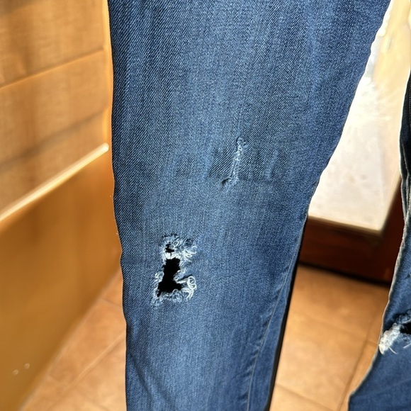 BDG Urban Outfitters Twig High Rise Skinny Distressed Frayed
Raw Hem Jean Sz 27 - Picture 4 of 9